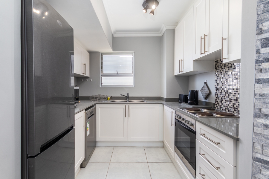 To Let 1 Bedroom Property for Rent in Sea Point Western Cape